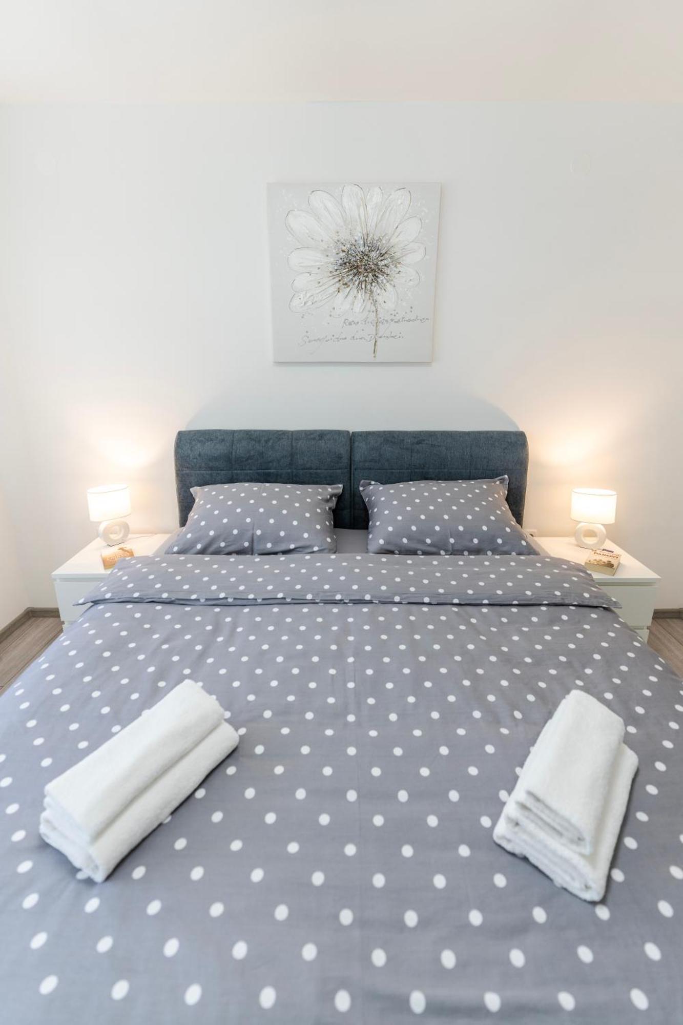 Lusi Apartment โอโทชาส ภายนอก รูปภาพ