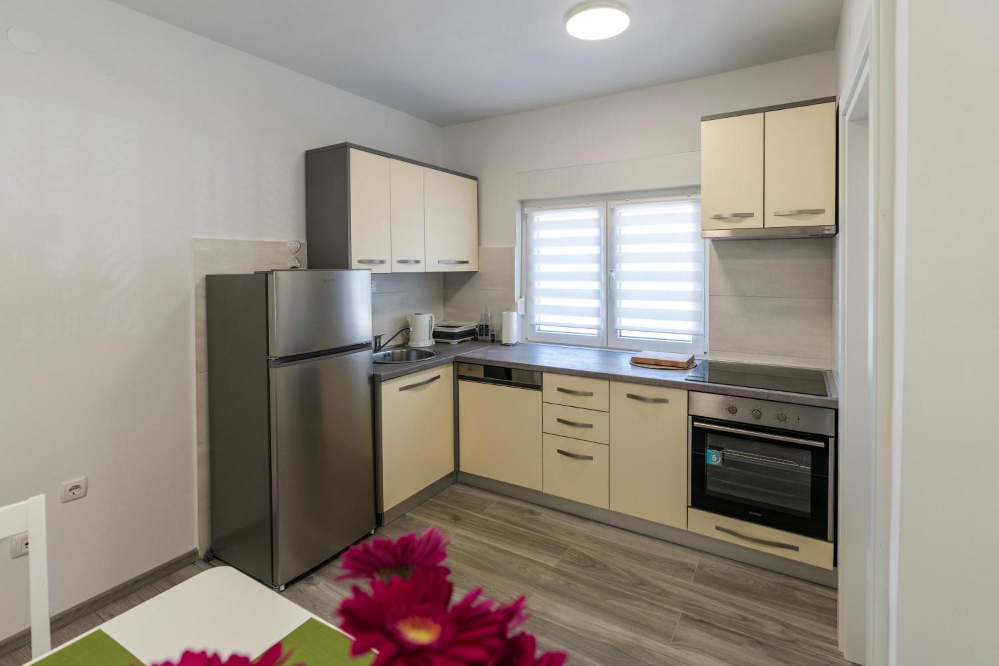 Lusi Apartment โอโทชาส ภายนอก รูปภาพ