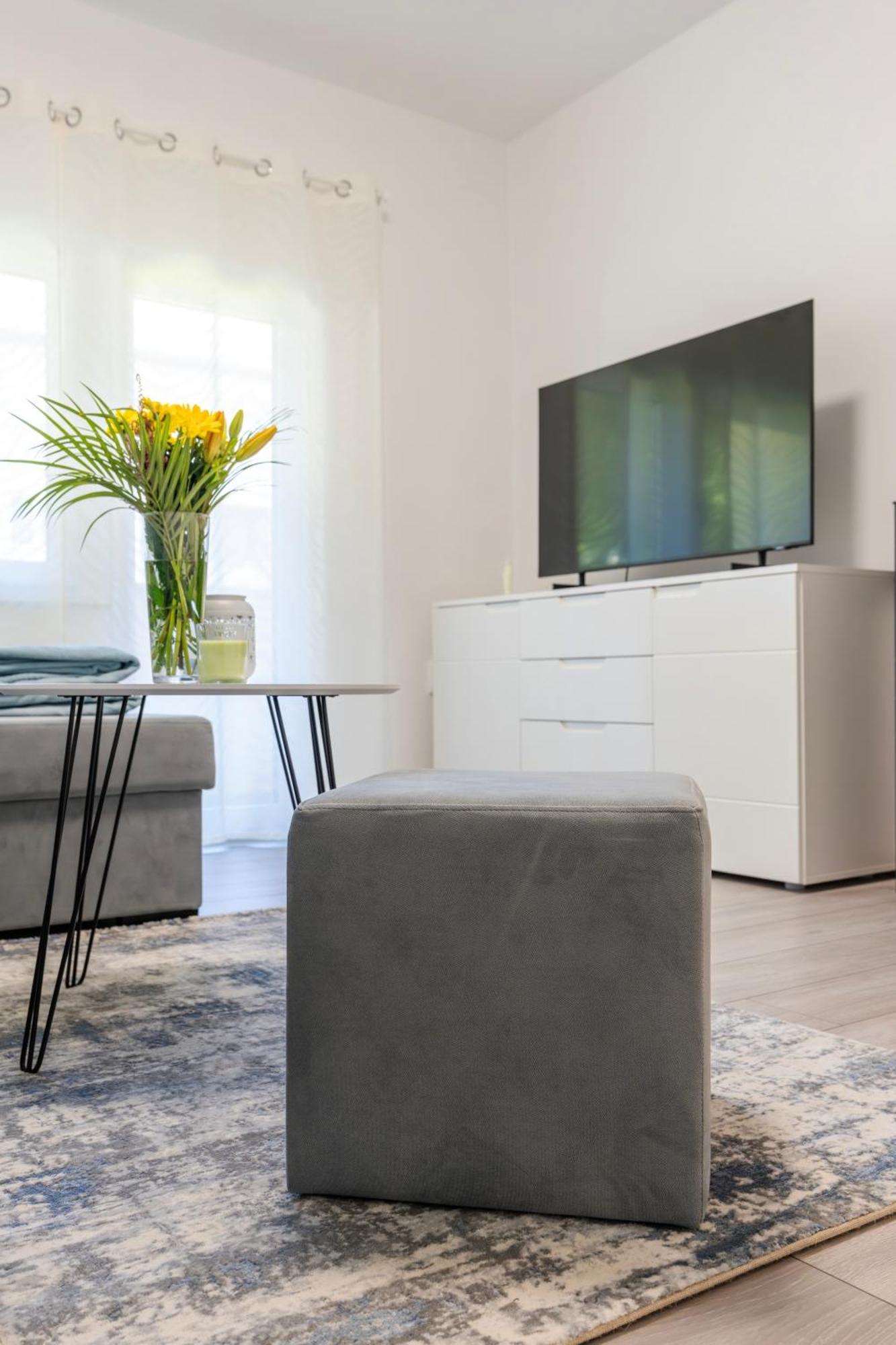 Lusi Apartment โอโทชาส ภายนอก รูปภาพ