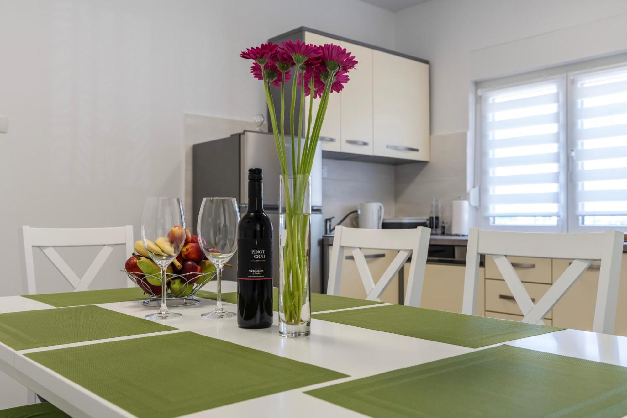 Lusi Apartment โอโทชาส ภายนอก รูปภาพ